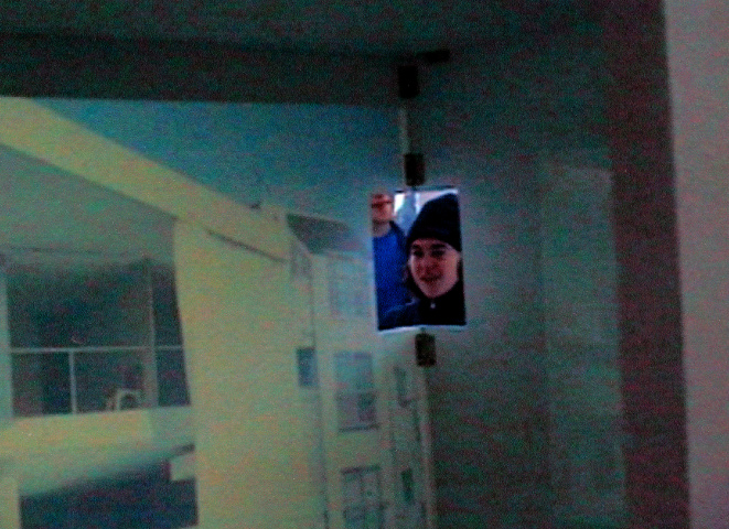 "Wohnmaschine" (Unité d'Habitation),
  2002, installation, projection box, 200 × 200 × 200 cm (Kirsten Kötter)