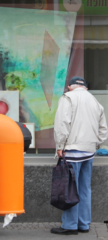 Kirsten K&ouml;tter: Installation Site-specific Painting und Malen in der Sehitlik Moschee Berlin, 20.-29.06.2014, Schaufenster, Apotheke am Hermannplatz, Berlin